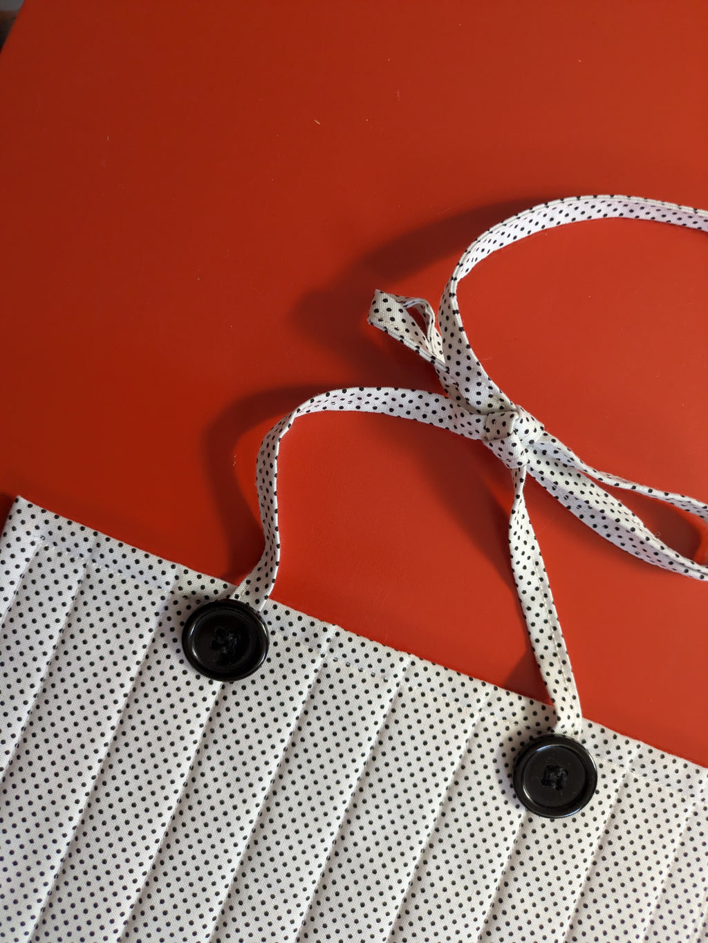 Whiteqult with black buttons